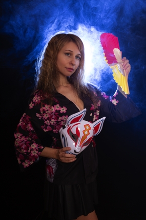 欧美美女穿着日本和服写真图片